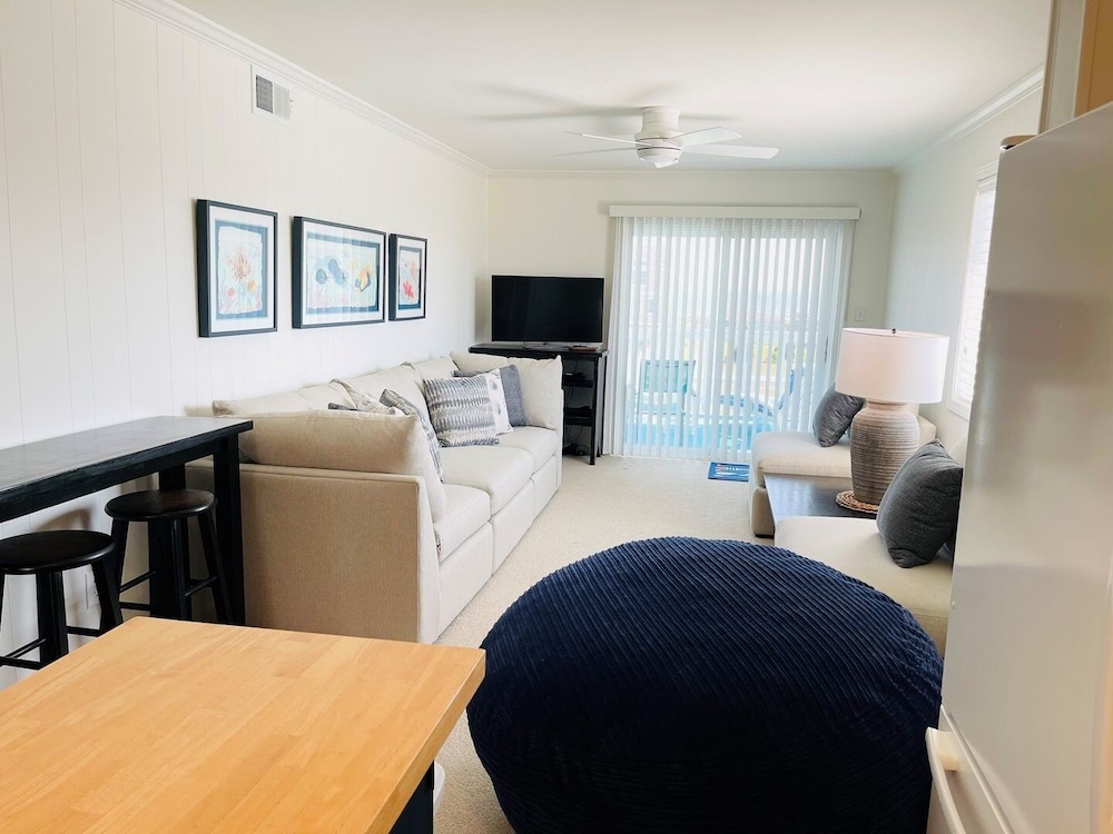Condo, 2 Bedrooms photo 3