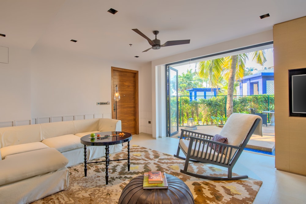 Azaya Suite with Private Pool photo 3