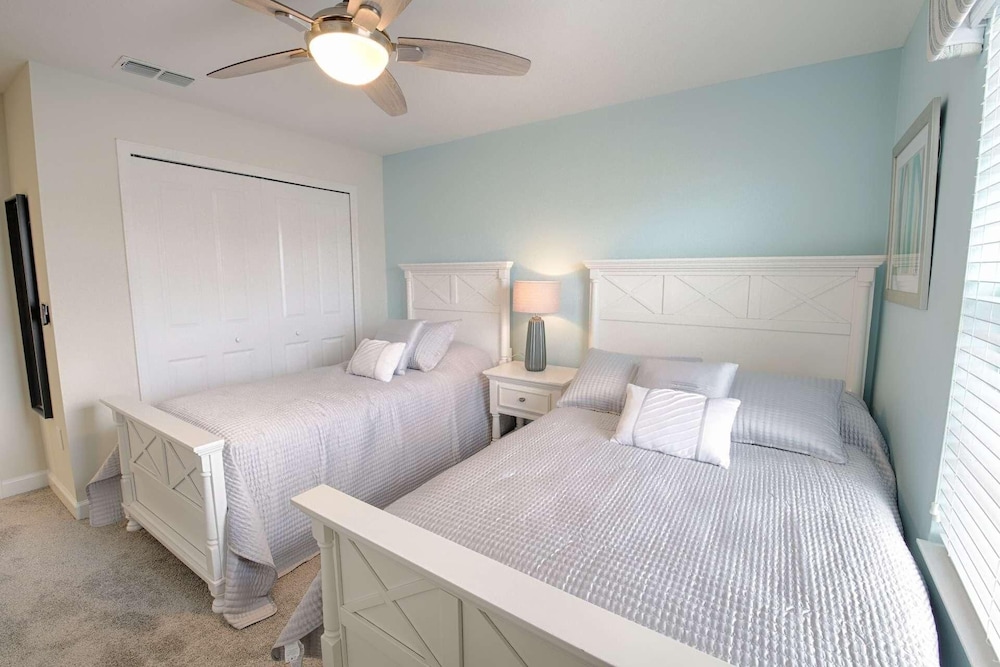 House, Multiple Beds (4815 Storey Lake)