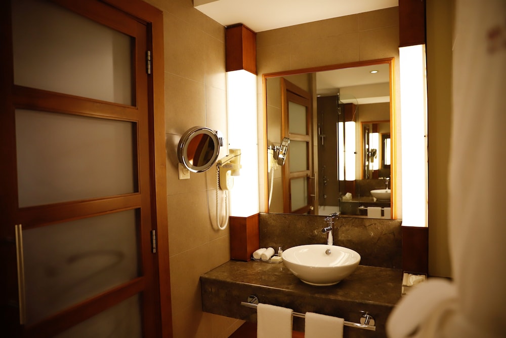 Suite, 1 Bedroom, Balcony - Photo 50
