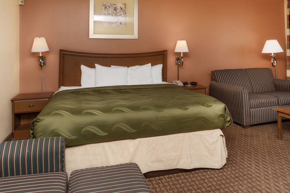Suite, 1 King Bed with Sofa bed, Non Smoking photo 2