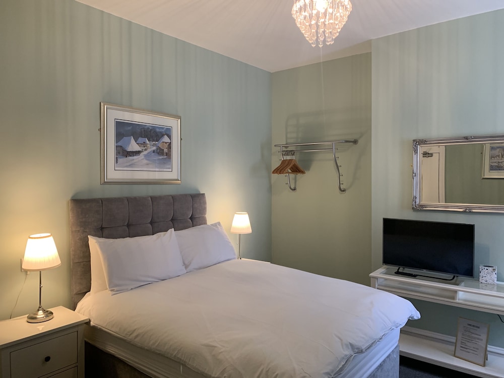 Suite, Ensuite photo 2