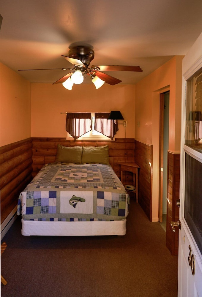 Cabin, 1 Large Twin Bed