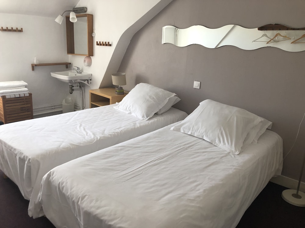 Twin Room, Shared Bathroom photo 2