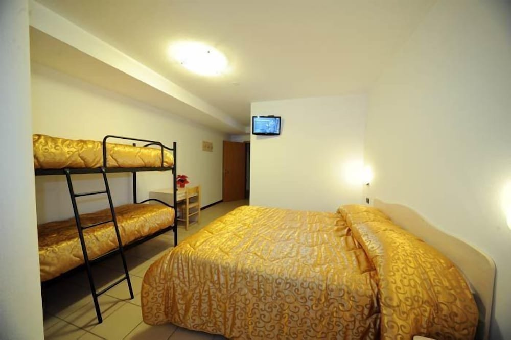 Triple Room photo 2