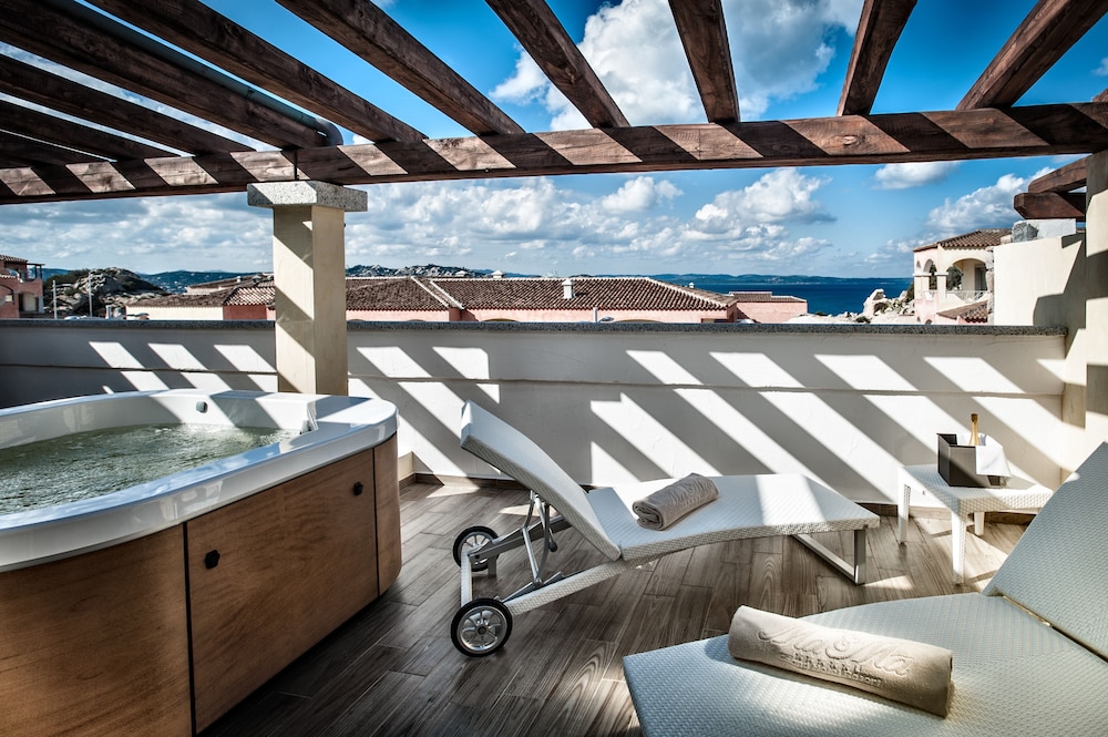Presidential Suite, 1 King Bed, Jetted Tub, Sea View