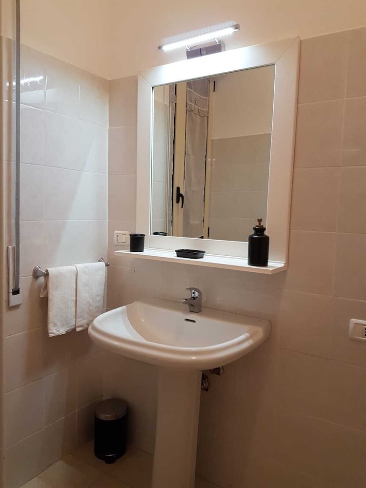 Deluxe Double Room, Balcony - Photo 4