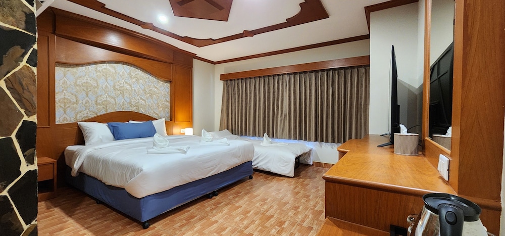 Deluxe Triple Room