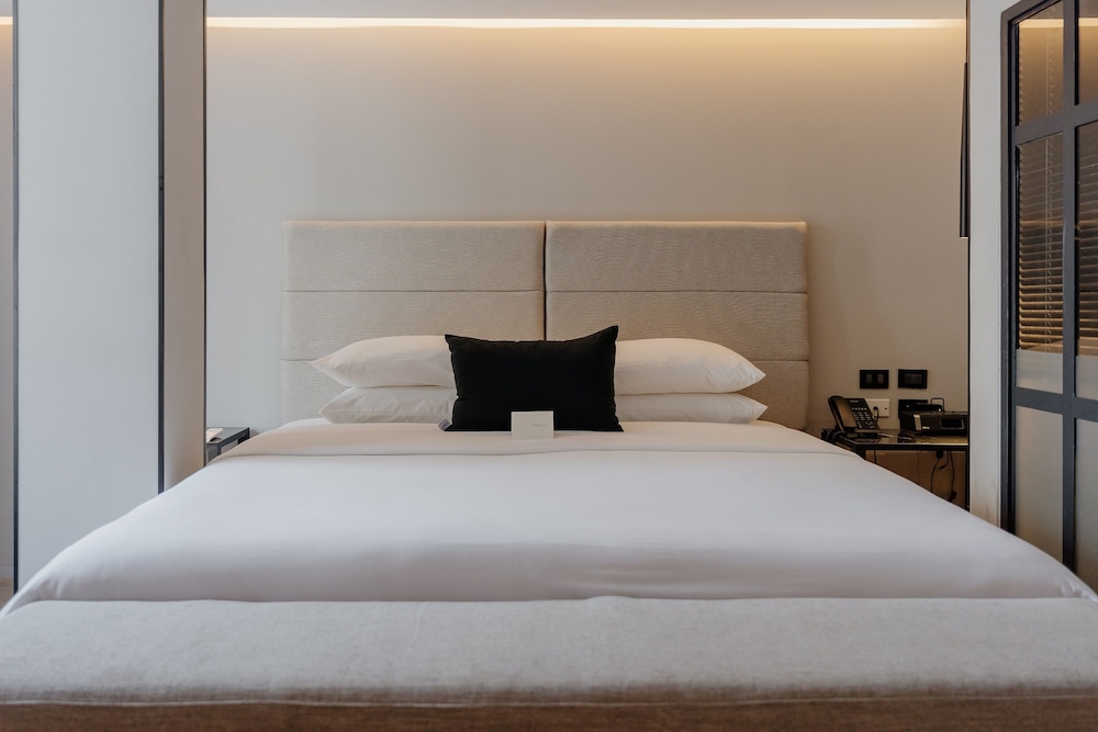 Superior Room, 1 King Bed - Photo 5