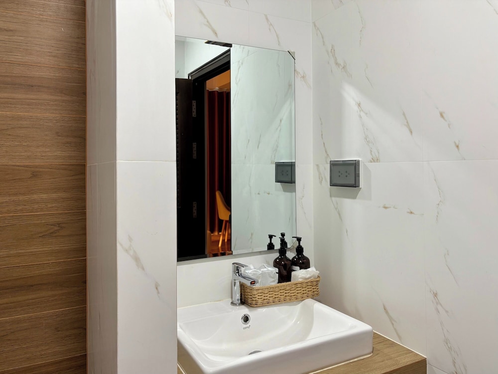 Standard Double Room - Photo 9