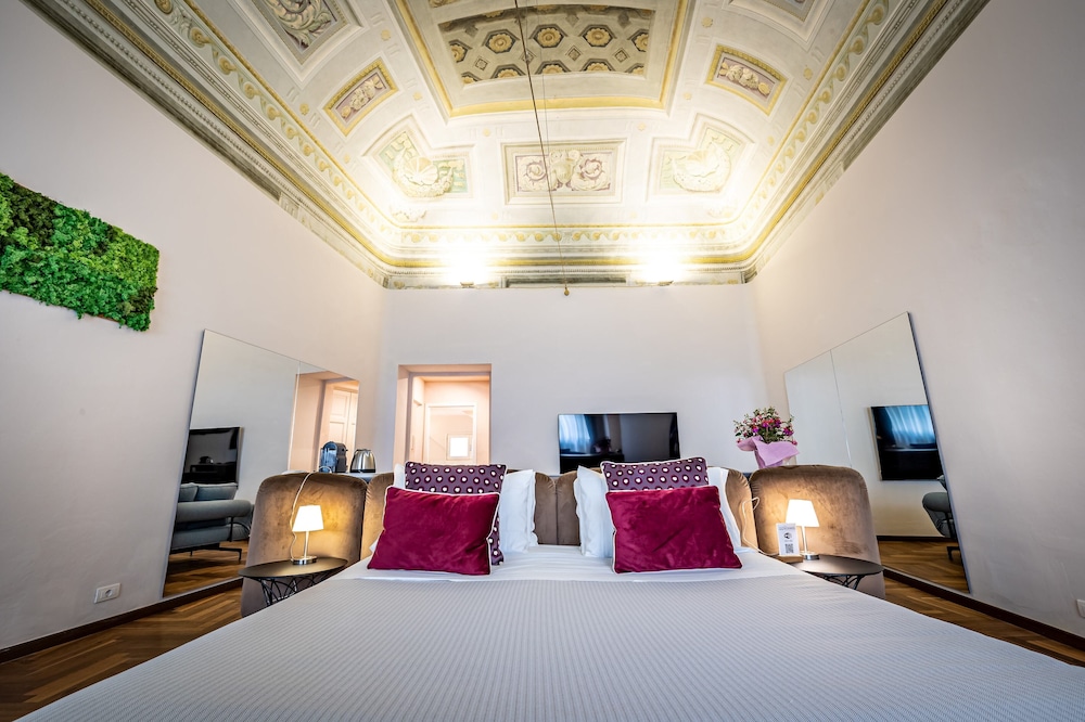 Royal Suite - Photo 3