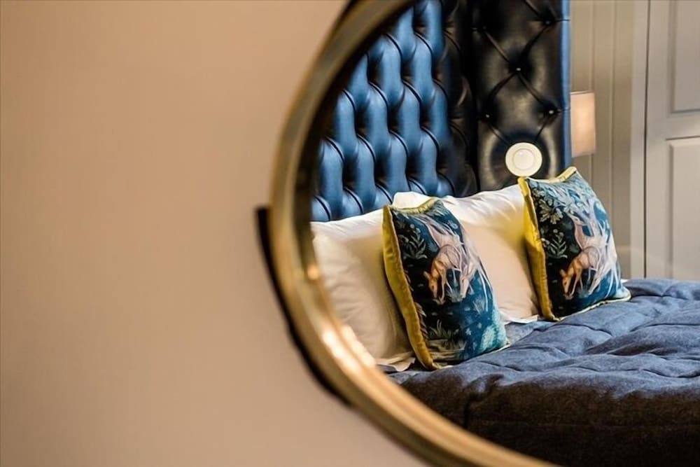 Luxury Suite, 1 King Bed, River View photo 2