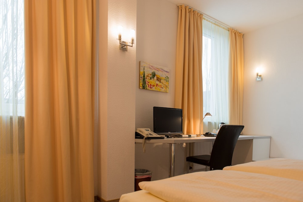 Basic Double Room photo 2