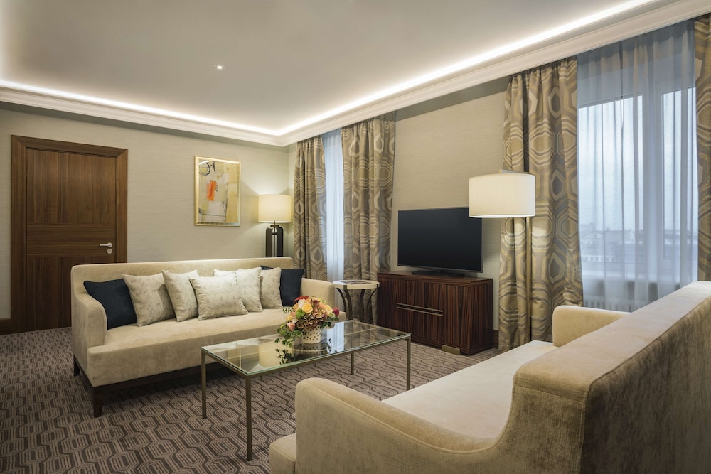 Deluxe Suite, Courtyard View - Photo 1