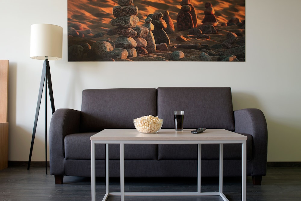 Family Room, Kitchenette - Photo 10
