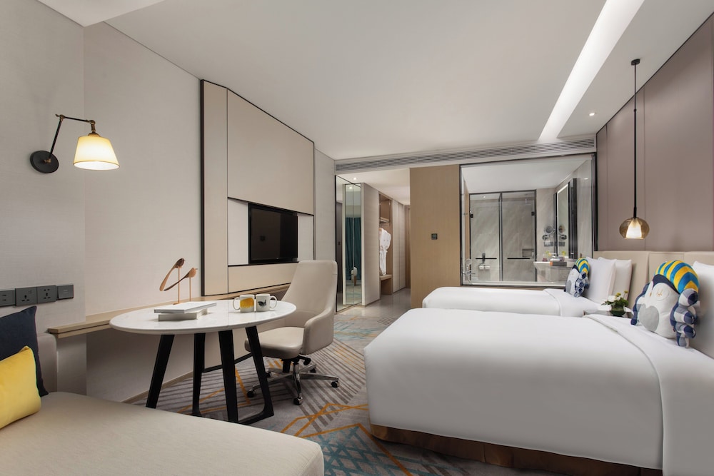 Standard Room, 2 Double Beds (High Floor)