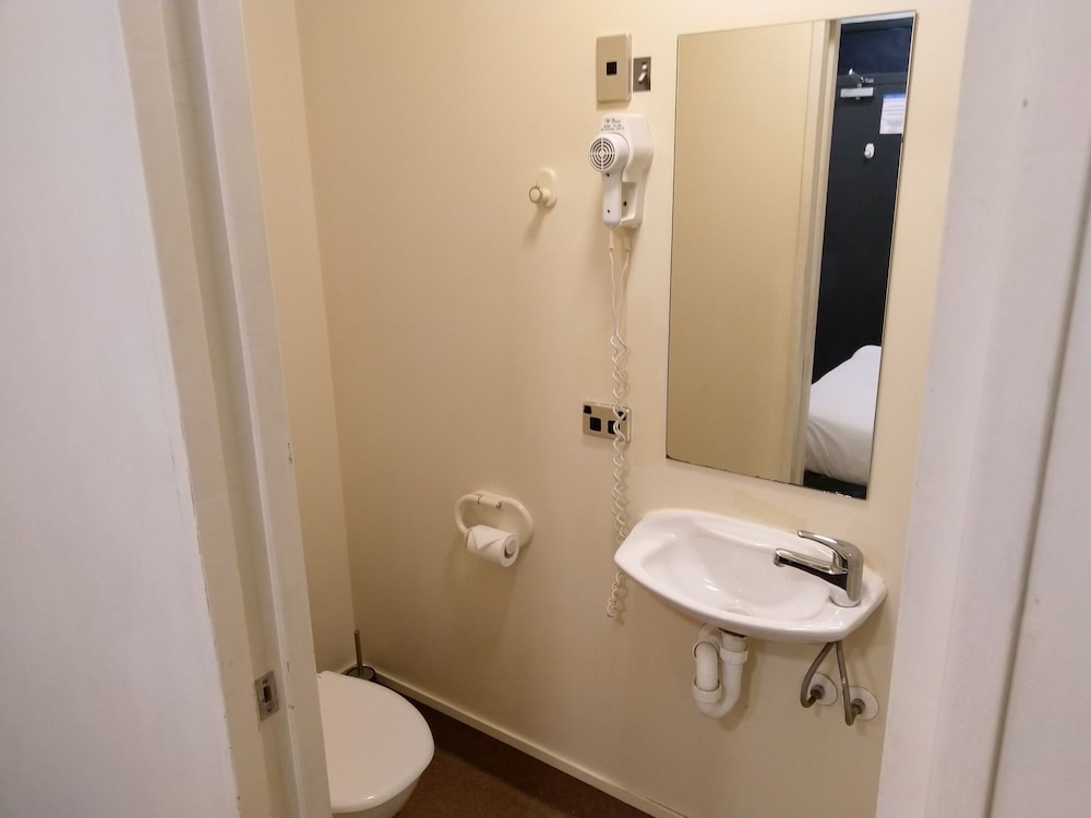 Single Ensuite Without Window