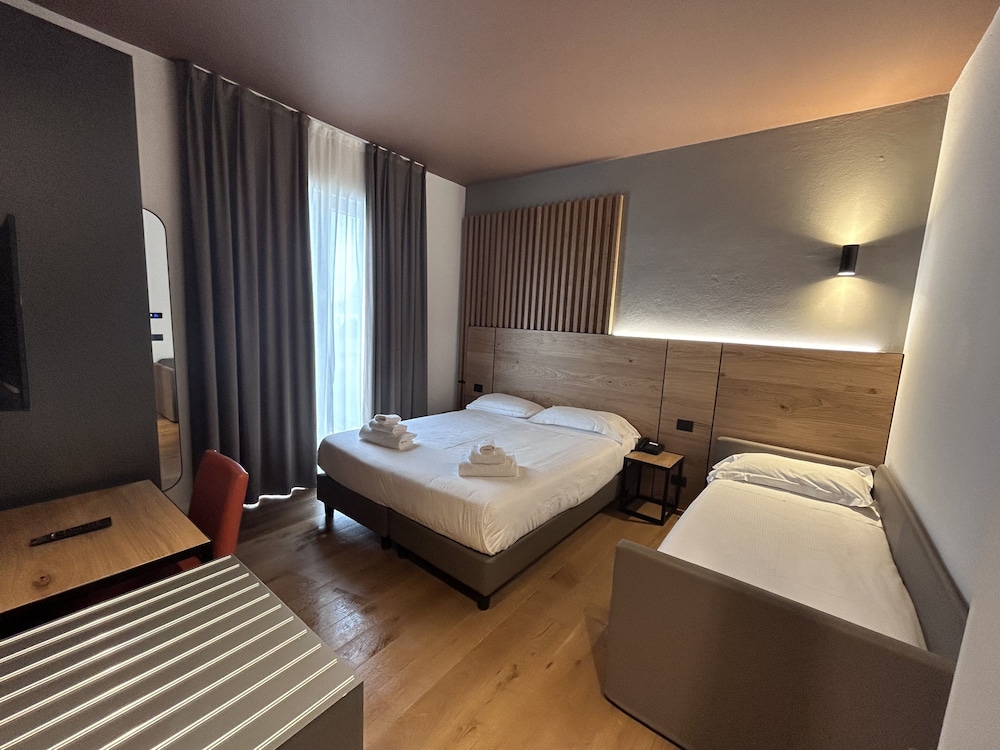 Standard Triple Room, 1 Bedroom - Photo 1
