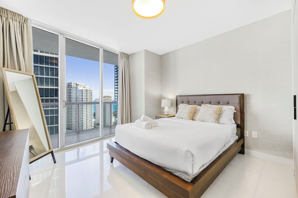 Luxury Condo, 2 Bedrooms, City View photo 2