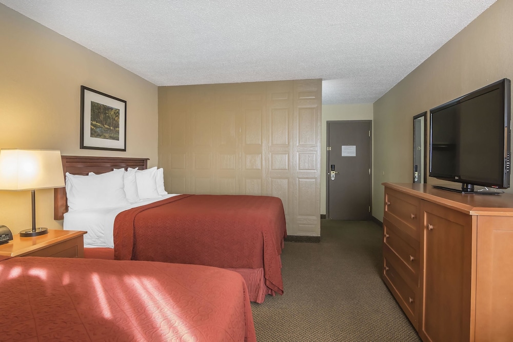 Superior Room, 2 Queen Beds - Photo 4
