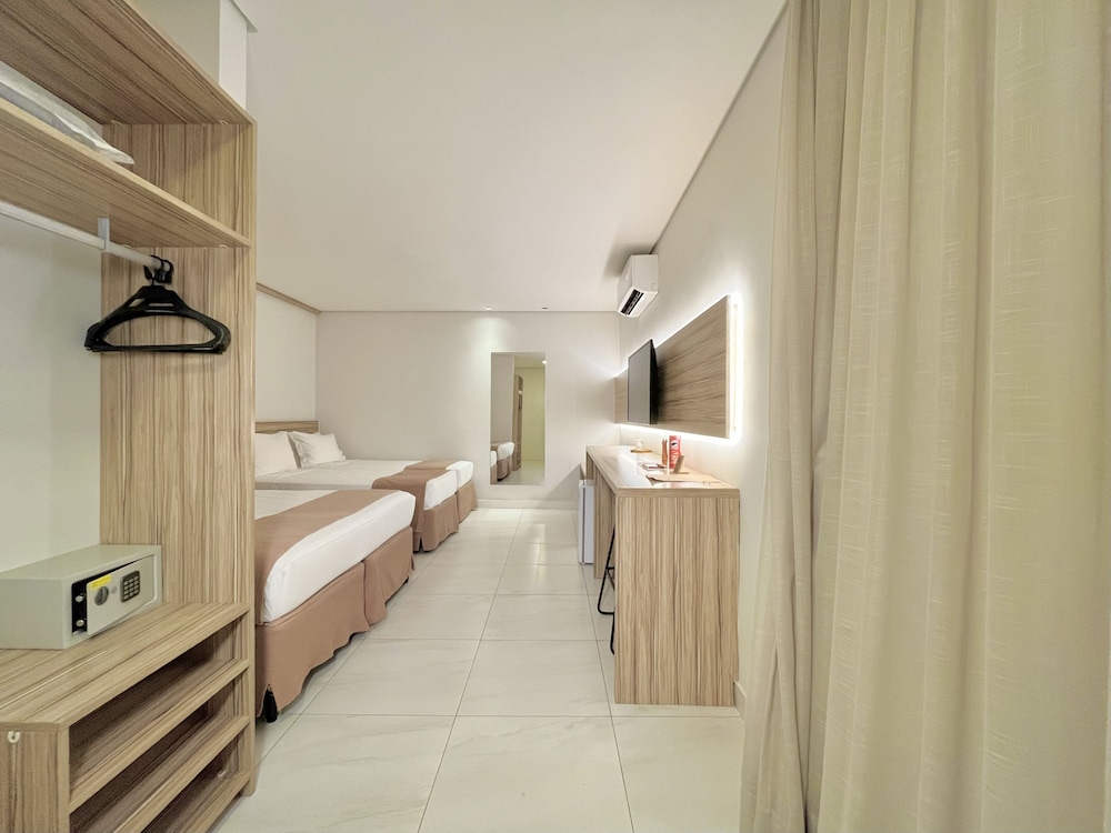 Standard Quadruple Room (access via stairs and no view) photo 2