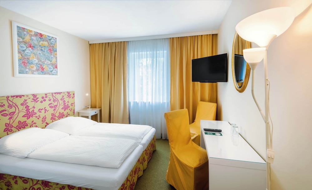 Standard Double or Twin Room photo 1