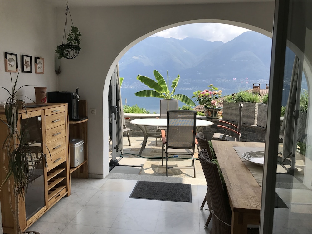 Villa, 3 Bedrooms, Lake View photo 3