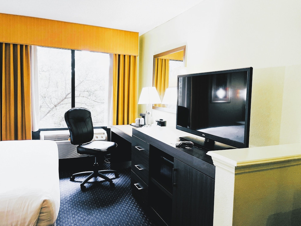 Room, 2 Queen Beds, Non Smoking - Photo 2
