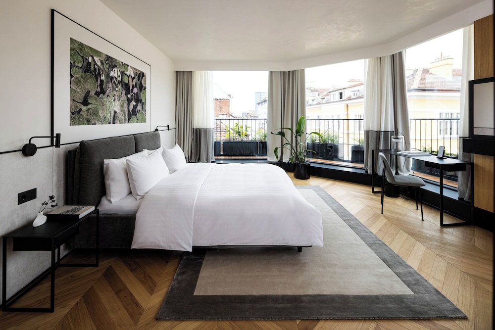 Room, 1 King Bed, Corner (Sunkissed)
