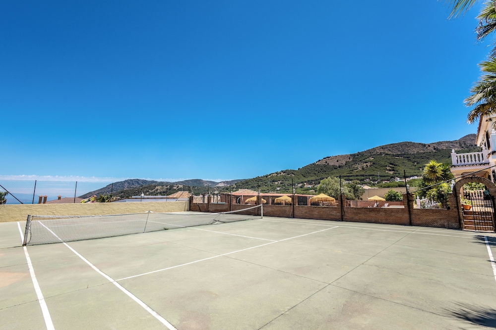 Villa photo 2