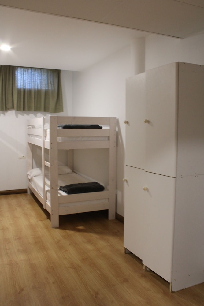 Basic Room, Mixed Dorm (1 bed in a severa persons shared room) photo 3