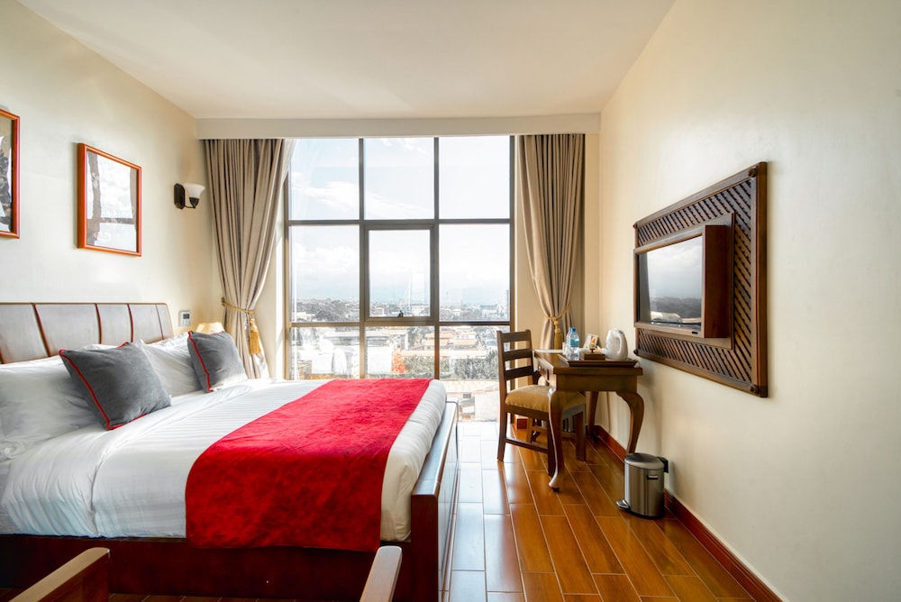Classic Room, 1 King Bed, Mountain View - Photo 2