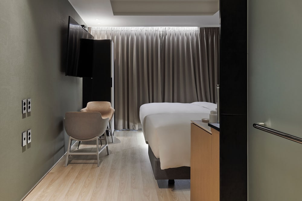 Twin Room, City View