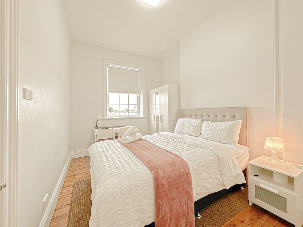 City Room photo 3