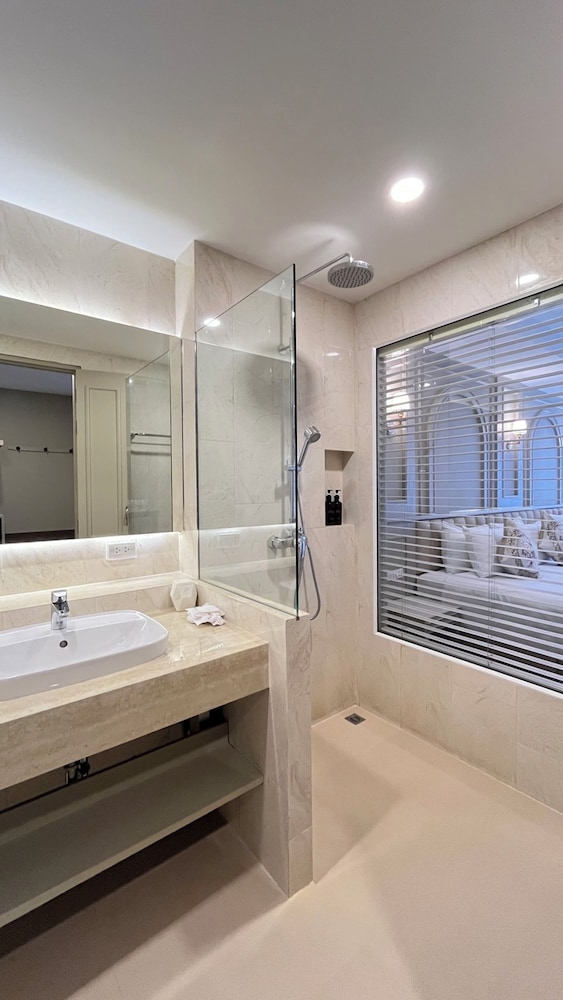 Premier Triple Room - Photo 15