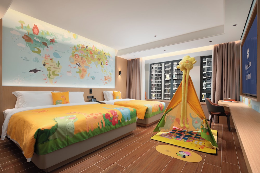 Signature Triple Room, Multiple Beds, City View photo 2