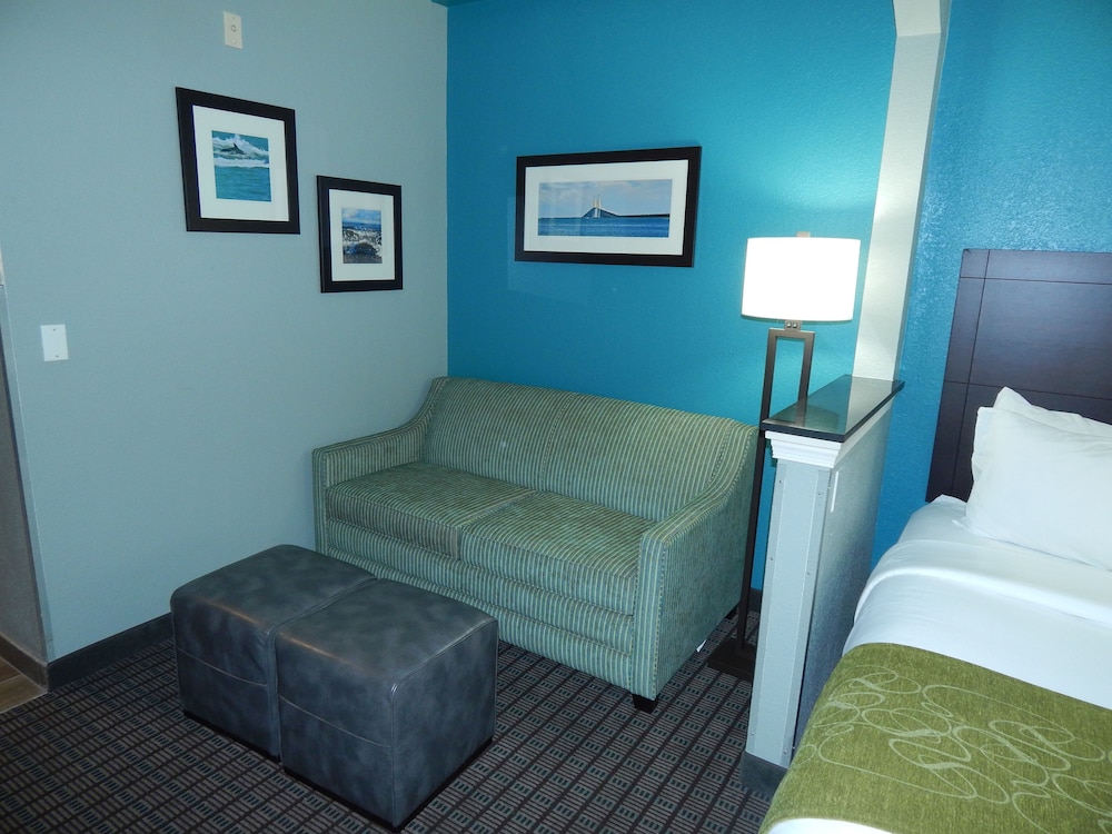 Suite, 1 King Bed with Sofa bed, Accessible, Non Smoking - Photo 3