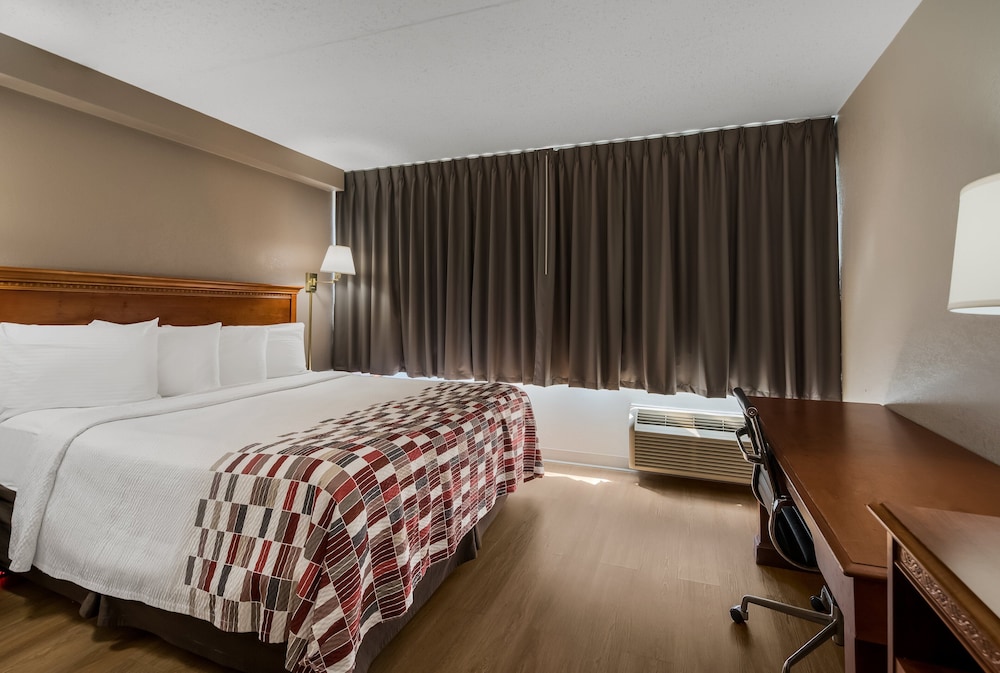 Suite, 1 King Bed, Non Smoking, Jetted Tub photo 1