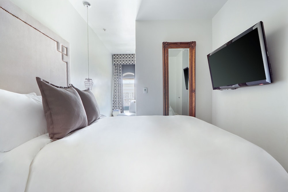 Room, 1 Queen Bed photo 2