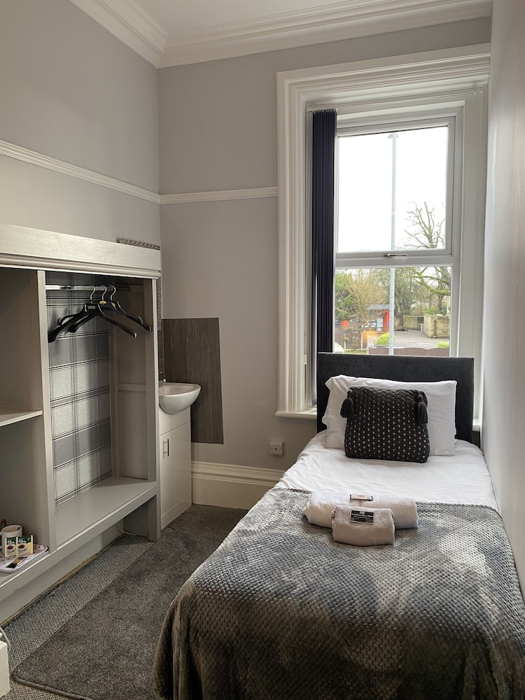 Room 8 photo 1