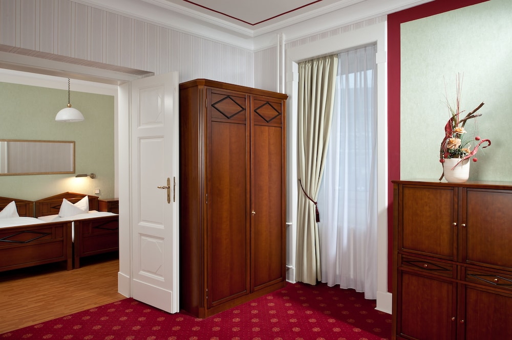 Senior Suite