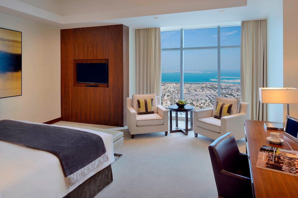 Deluxe Room, 1 King Bed photo 2
