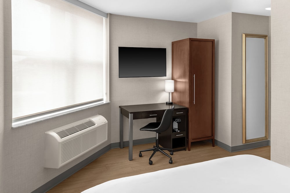 Room, 1 Queen Bed, Corner photo 2