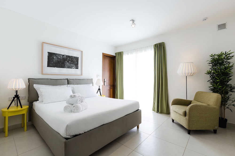 Junior Penthouse, Partial Sea View