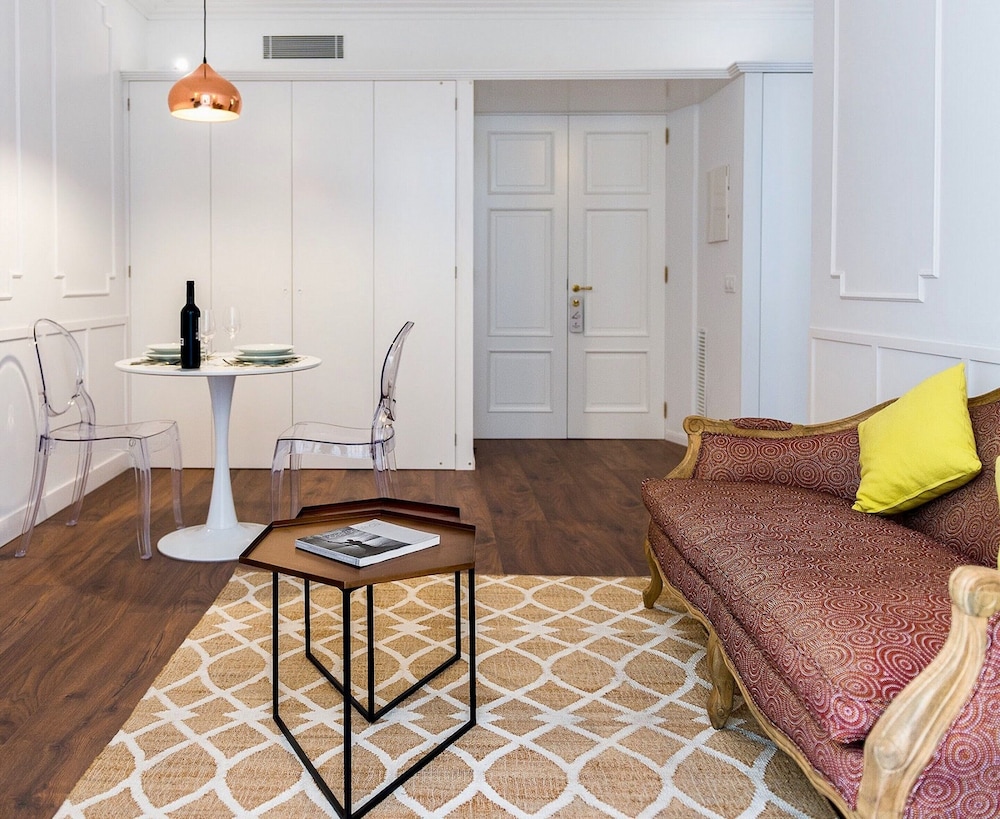 Deluxe Suite - Photo 10