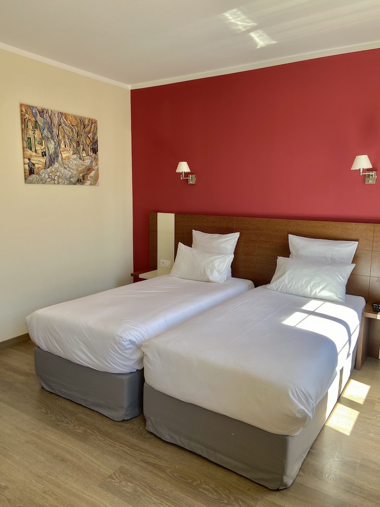 Deluxe Room - Photo 8