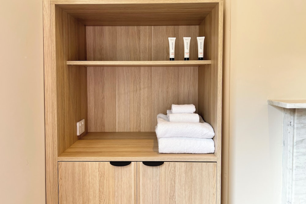 Double Room with Shared Bathroom photo 3