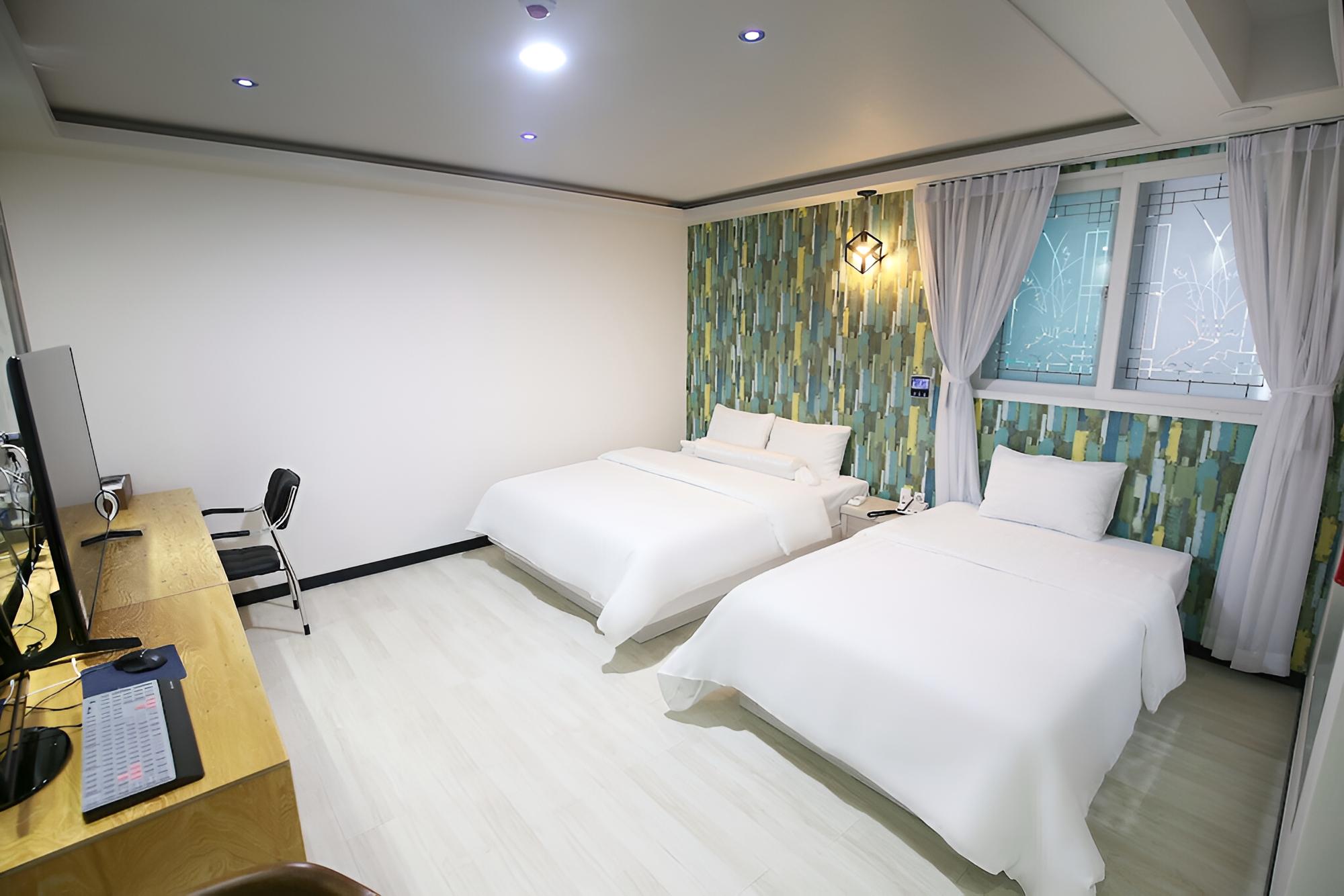 Room (Twin Room (Free breakfast)) - Photo 10