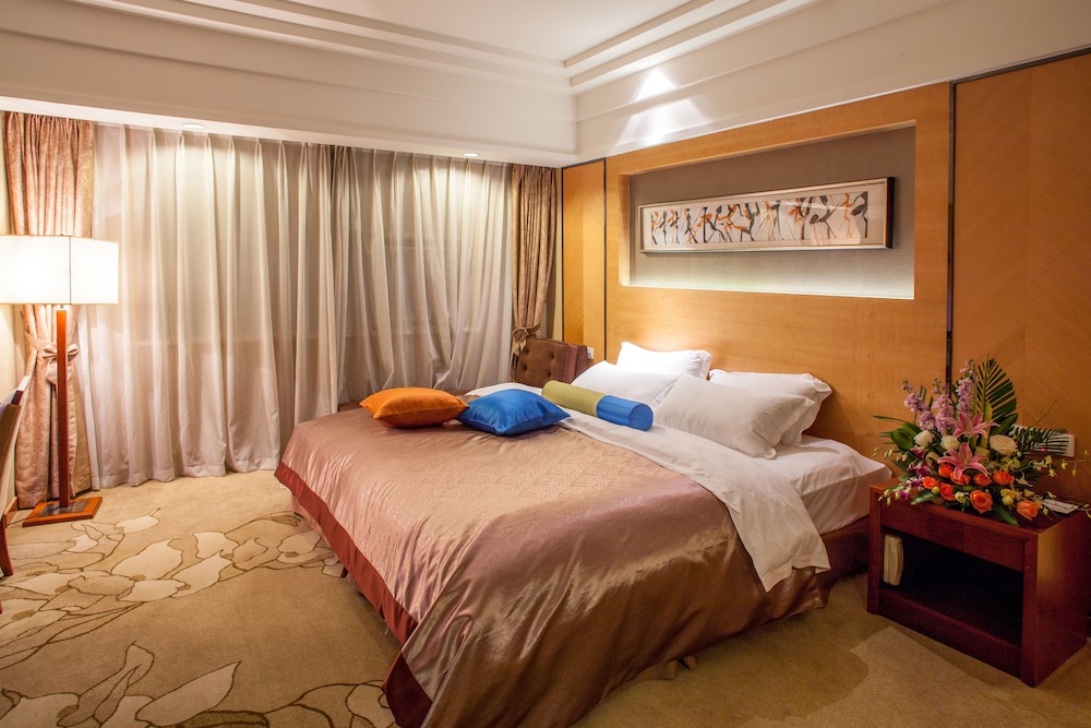 Century Luxury Suite Room