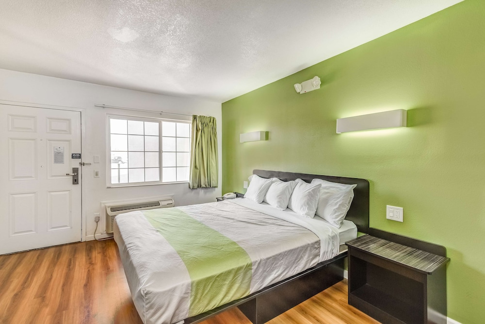 Deluxe Room, 2 Double Beds, Non Smoking, Refrigerator & Microwave - Photo 9